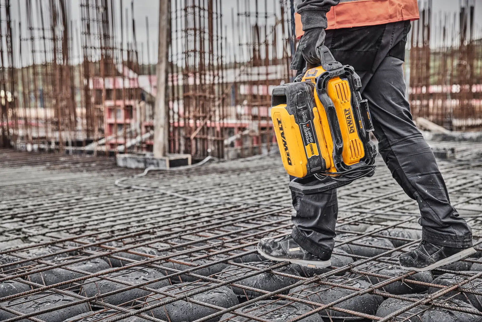 DEWALT® POWERSHIFT™ Schnellladegerät, 550 Watt