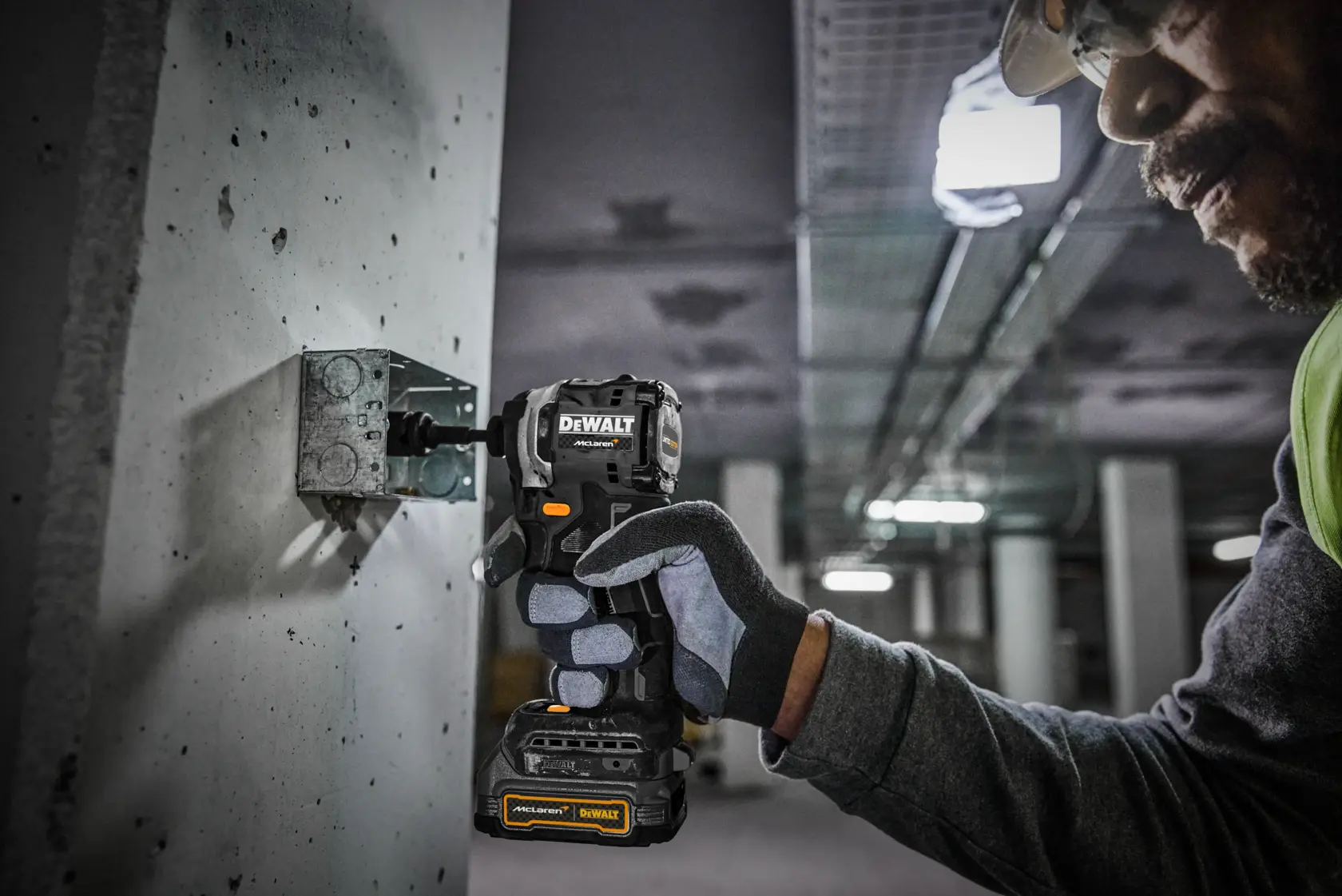 18V XR Akku-Schlagschrauber 1/4" (bürstenlos), max. 206 Nm, inkl. 2x Powerstack Akku (18 Volt / 1,7 Ah) mit Pouch-Akku Technologie im McLaren Design