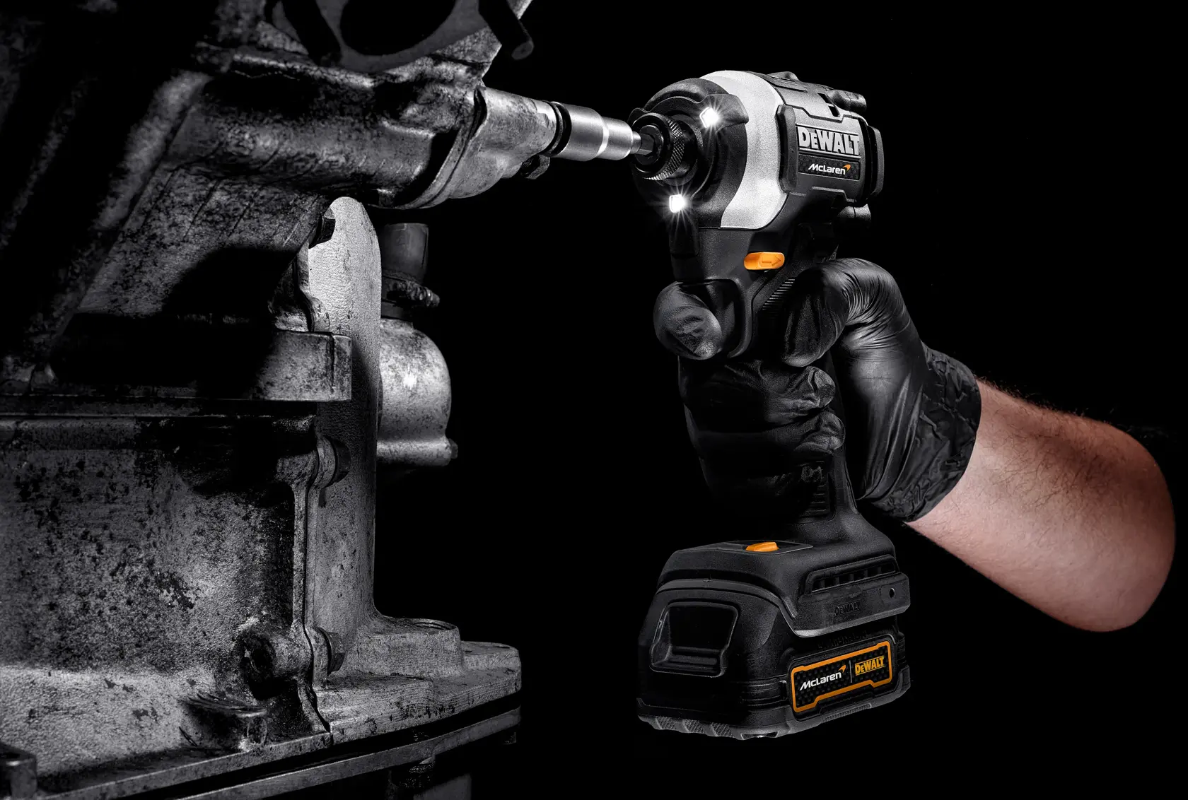 18V XR Akku-Schlagschrauber 1/4" (bürstenlos), max. 206 Nm, inkl. 2x Powerstack Akku (18 Volt / 1,7 Ah) mit Pouch-Akku Technologie im McLaren Design