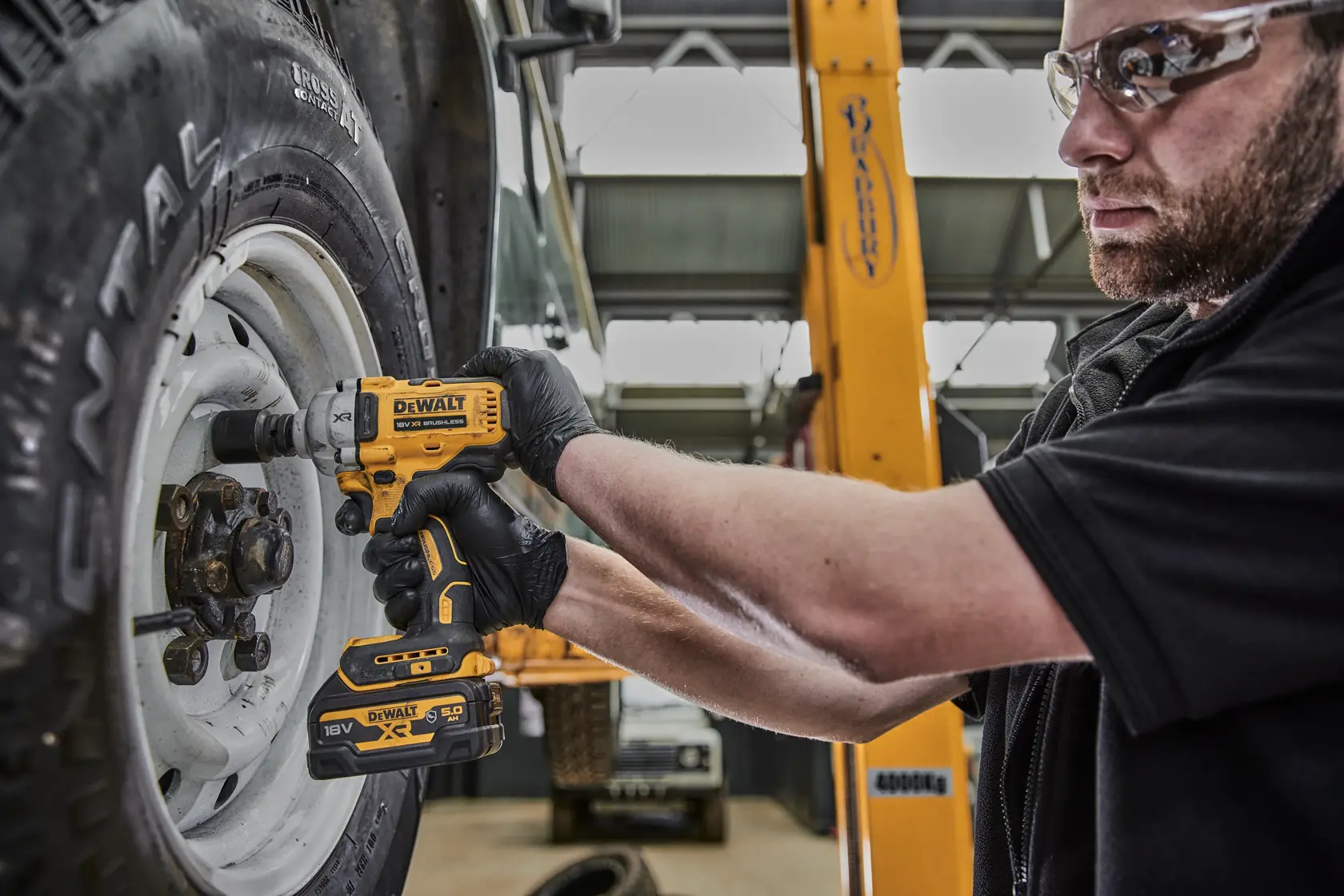 DEWALT® 18V XR® Brushless 1/2" Akku-Mittelklasse-Drehschlagschrauber mit Hogringe-Aufnahme (ohne Akku)