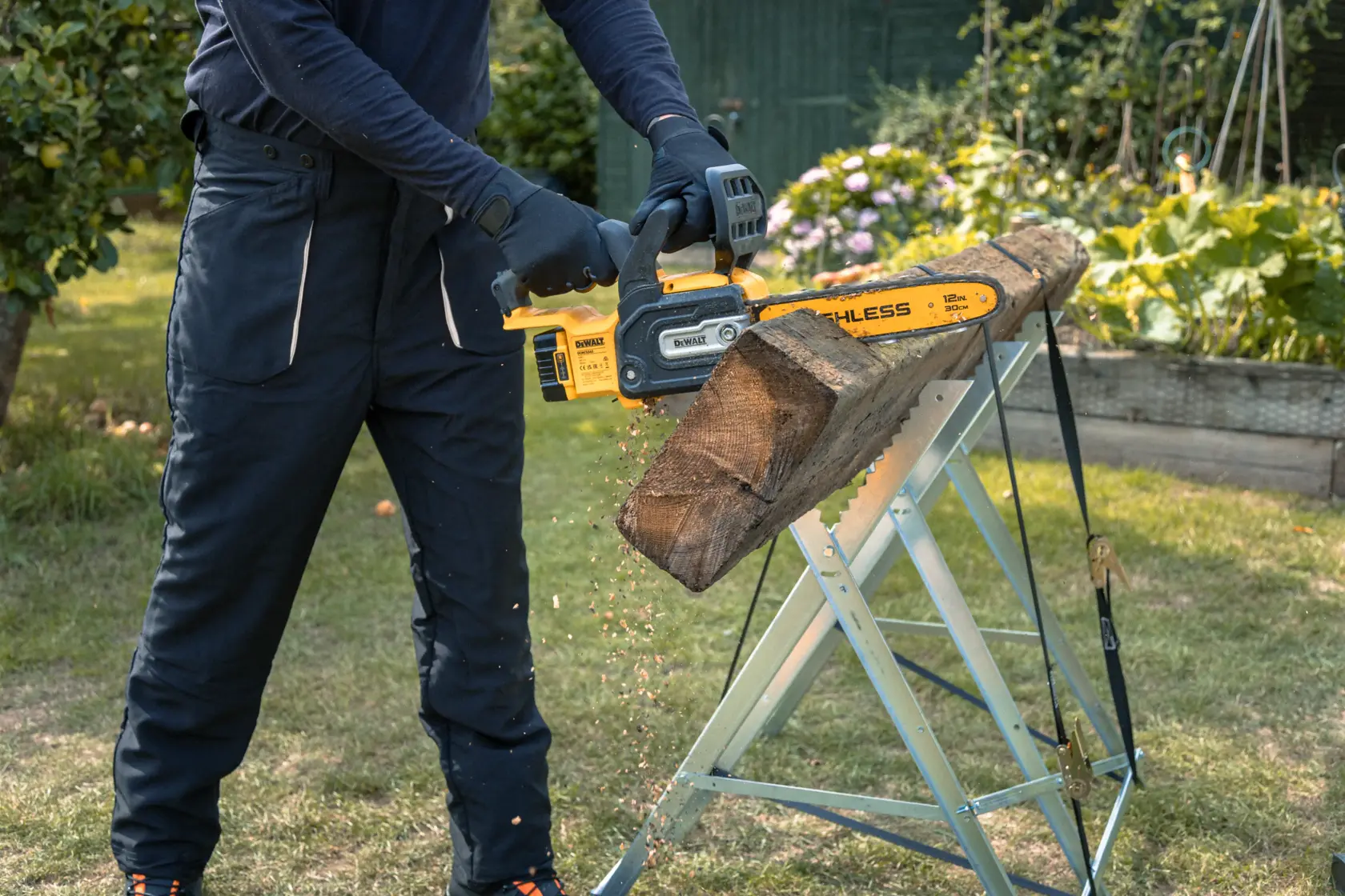 18 Volt Akku-Kompakt-Kettensäge 30 cm Schwert (bürstenlos) - Basisversion