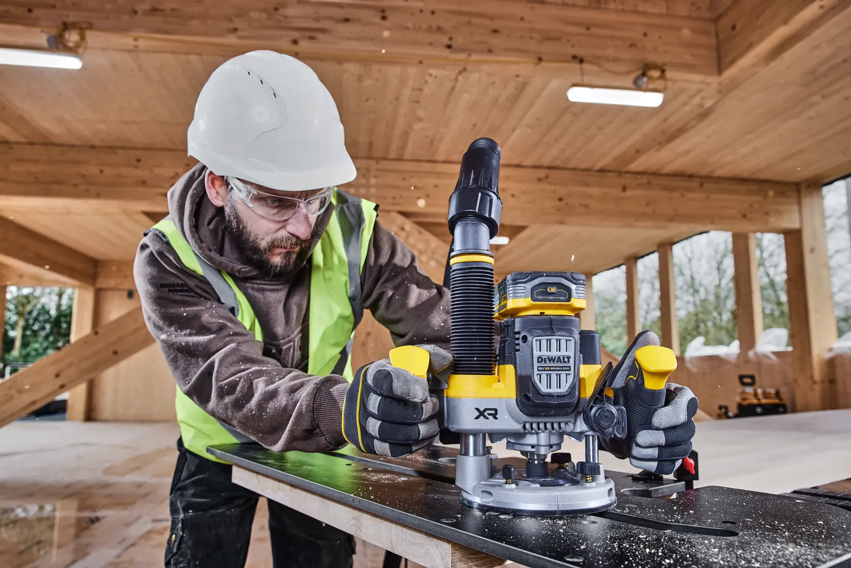 18 Volt Akku-Oberfräse (bürstenlos) inkl. 2x POWERSTACK™ Akkus (18 Volt / 5 Ah)