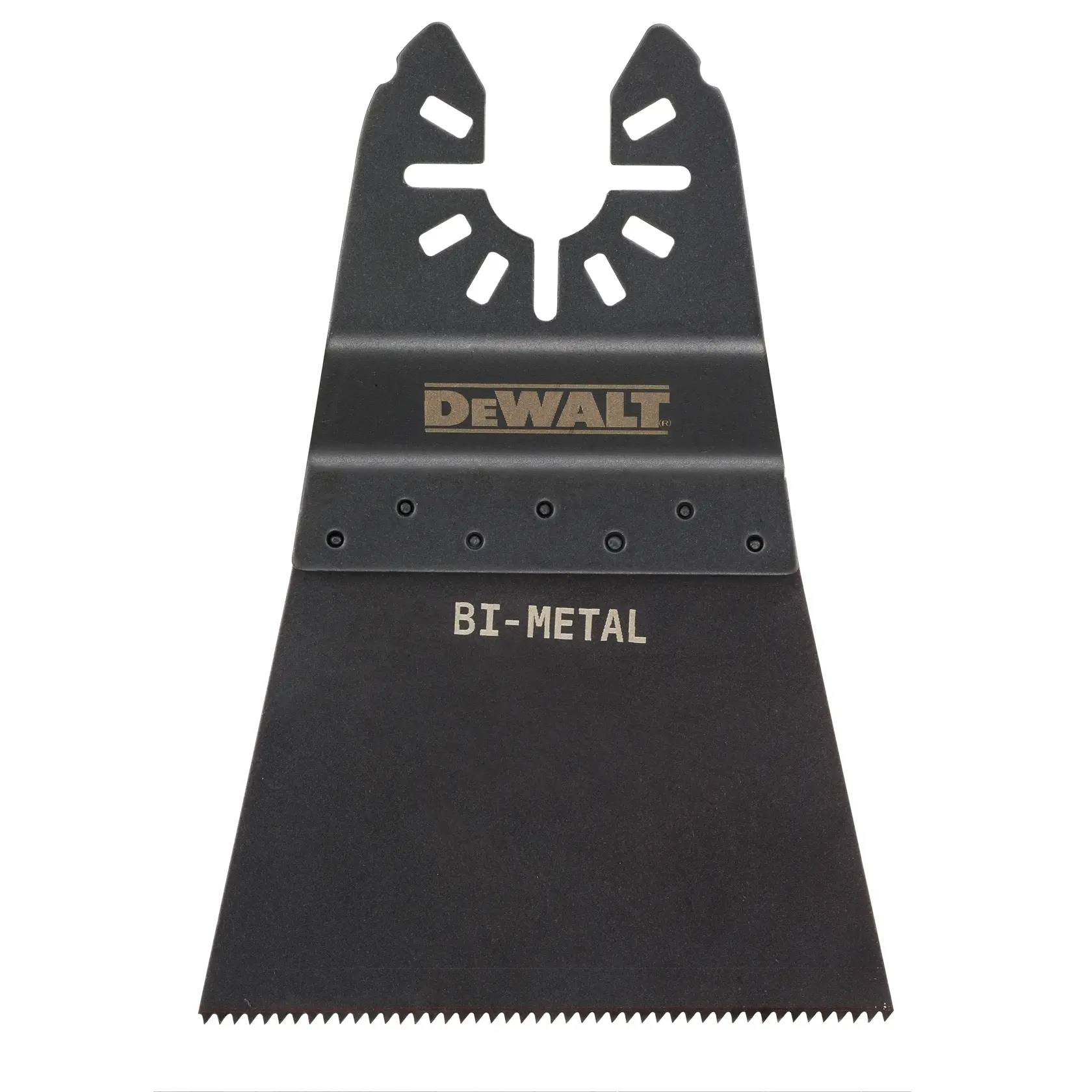 Nahaufnahme eines DEWALT Bi-Metall Sägeblatts für oszillierende Multifunktionswerkzeuge mit breiter, flacher, angeschrägter Schneide und gezahntem Blatt für Schneidanwendungen.