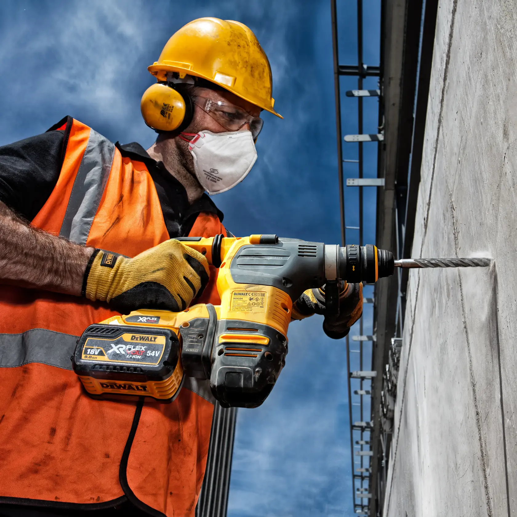 Taladro DEWALT DT9580, DT9580-QZ utilizado en pared de hormigón. Producto de fotografía.