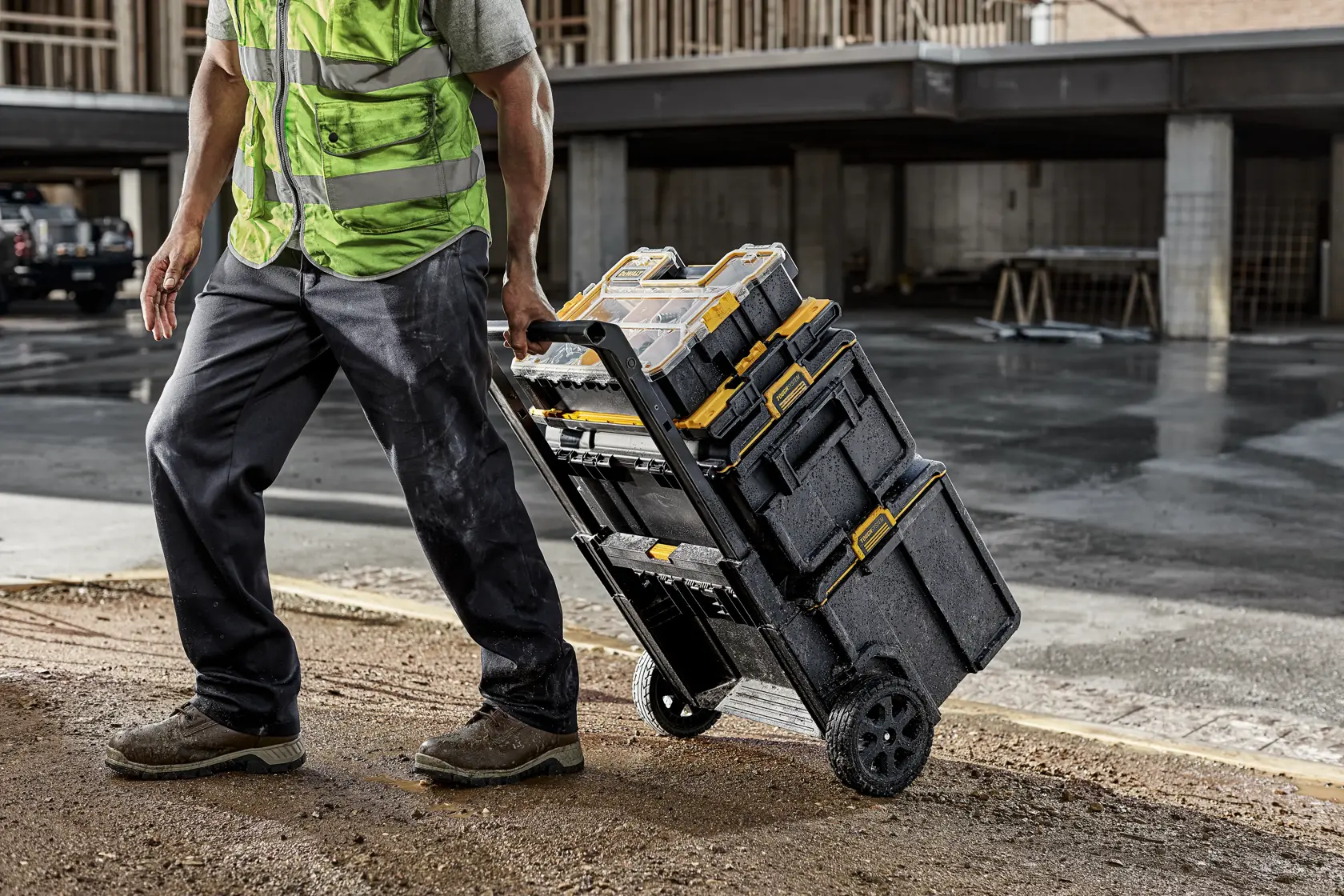 DEWALT ToughSystem 2.0 Werbegrafik mit dem Slogan 'Storage Built to Handle It' in großen, gelben Buchstaben auf einem dunklen, strukturierten Hintergrund.