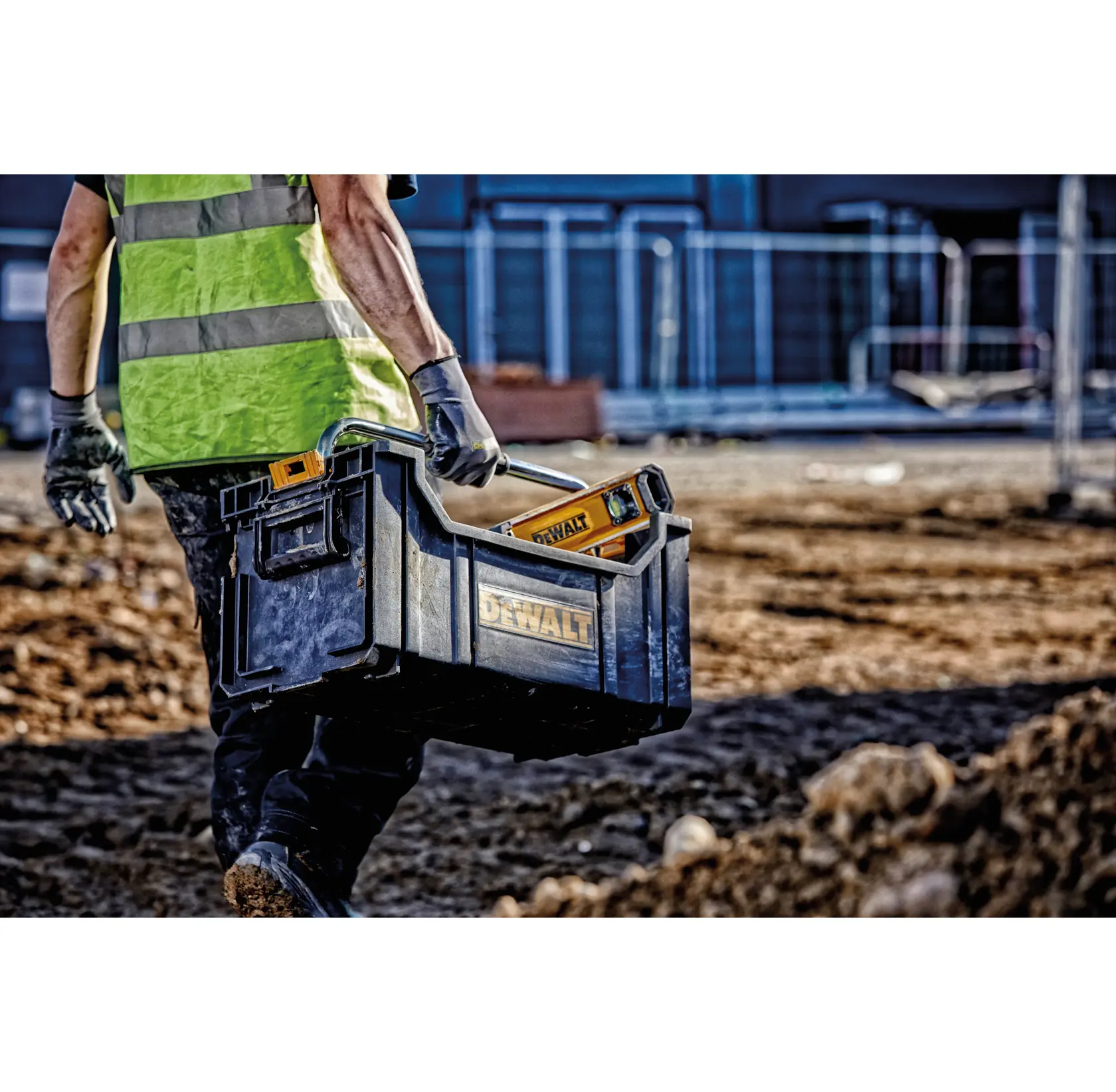 DEWALT ToughSystem 2.0 Werbegrafik mit dem Slogan 'Storage Built to Handle It' in großen, gelben Buchstaben auf einem dunklen, strukturierten Hintergrund.